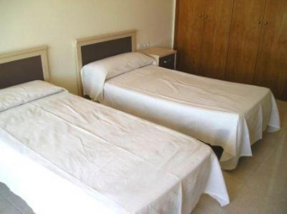 Chambre Lits Jumeaux avec Toilettes Communes